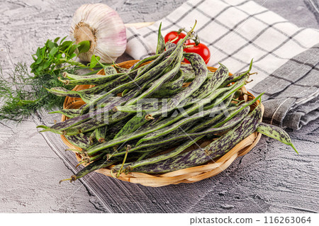 Fresh raw young green beans Fresh raw young green beans 116263064
