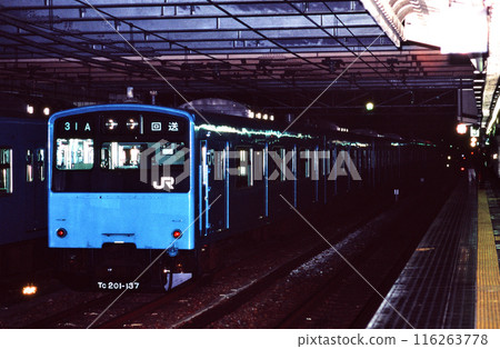 2006年:201系列車深夜停在JR京都站 2006年:201系列車深夜停在JR京都站 116263778