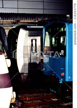 2006年深夜停在JR京都站的通勤車輛 2006年深夜停在JR京都站的通勤車輛 116263779