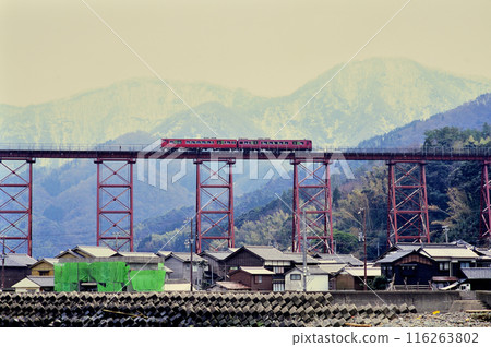 2006 兩輛Kiha 47系列普通列車穿越舊安倍橋 116263802