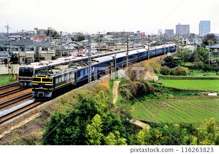 2006: EF81104 Blue Train Nihonkai No. 4 running on the Tokaido Main Line 116263823