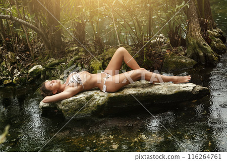 Beautiful woman lying on the stone in the jungle 116264761