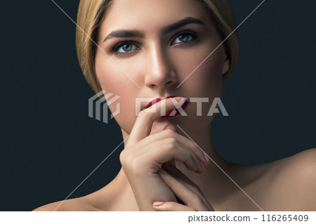 Close up portrait of beautiful blonde woman Close up portrait of beautiful blonde woman 116265409