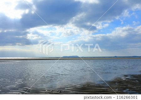 [Kagawa Prefecture] Chichibugahama (Seto Inland Sea Mirror) A tourist attraction known for its spectacular sunsets 116266301