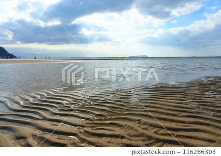 [Kagawa Prefecture] Chichibugahama (Seto Inland Sea Mirror) A tourist attraction known for its spectacular sunsets 116266303