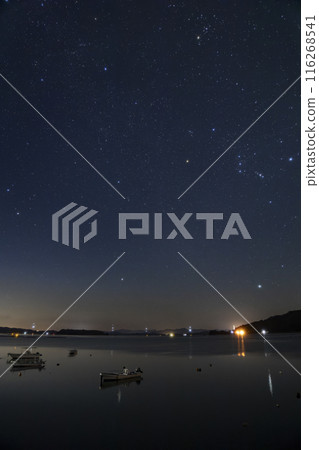 Autumn starry sky in Setouchi: Orion and the Winter Triangle rising in the sky above the fishing port Autumn starry sky in Setouchi: Orion and the Winter Triangle rising in the sky above the fishing port 116268541
