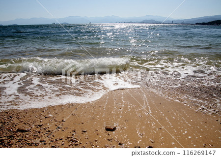 View of Hiuchi Nada from the southern sandy beach of Umashima in the Kurushima Strait 116269147