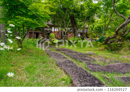 Stone pavement of the former Meguro family residence 116269527