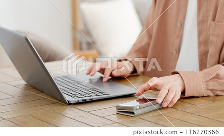 Man distracted by smartphone notifications 116270366