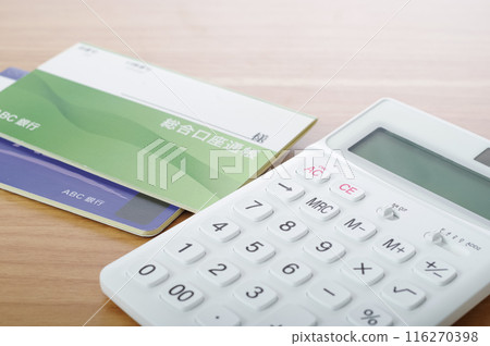 桌上的儲蓄存摺 116270398