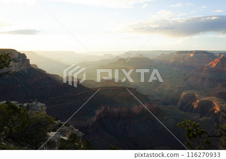 大峽谷奇幻的日出景色 116270933