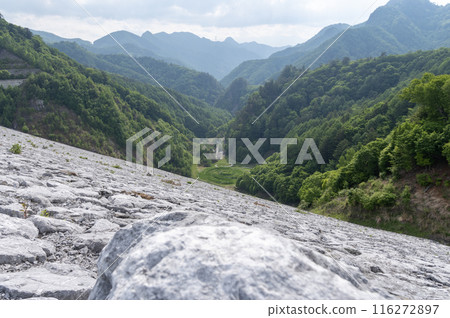 從南合基水壩看到的山景 從南合基水壩看到的山景 116272897