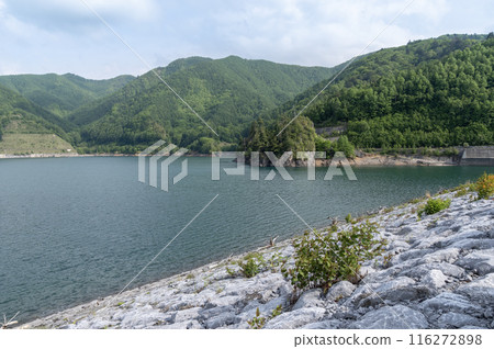 Minamiaiki 大壩和山脈的景色 116272898