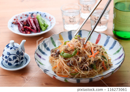 Japchae，韓國傳統菜餚，炒粉絲（配菜） 116273061