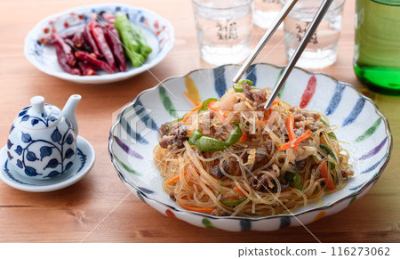Japchae,韓國傳統菜餚,炒粉絲(配菜) Japchae,韓國傳統菜餚,炒粉絲(配菜) 116273062