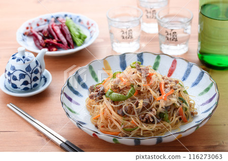 Japchae,韓國傳統菜餚,炒粉絲(配菜) Japchae,韓國傳統菜餚,炒粉絲(配菜) 116273063
