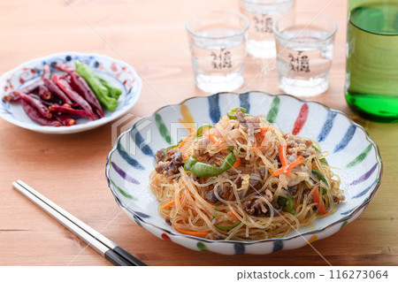 Japchae，韓國傳統菜餚，炒粉絲（配菜） 116273064