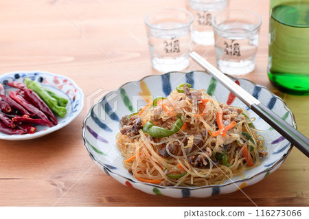 Japchae，韓國傳統菜餚，炒粉絲（配菜） 116273066