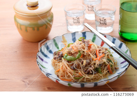 Japchae，韓國傳統菜餚，炒粉絲（配菜） 116273069
