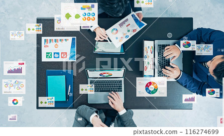 Business meetings and electronic documents Business meetings and electronic documents 116274699