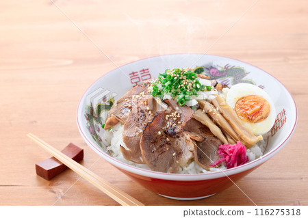 Char siu rice bowl: A standard menu item at ramen restaurants. A popular rice bowl dish that can be easily made at home. 116275318