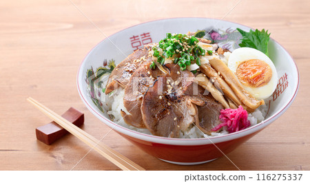 Char siu rice bowl: A standard menu item at ramen restaurants. A popular rice bowl dish that can be easily made at home. 116275337