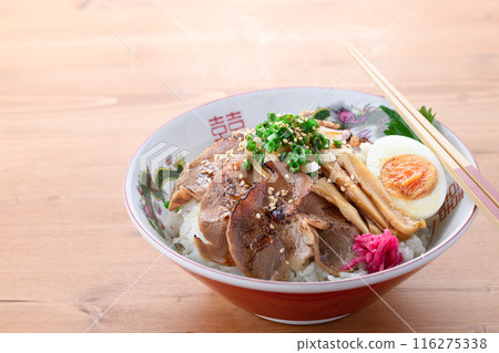 叉燒碗是拉麵店的標配,也是在家就能輕鬆製作的人氣碗菜 叉燒碗是拉麵店的標配,也是在家就能輕鬆製作的人氣碗菜 116275338