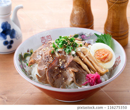 Char siu rice bowl: A standard menu item at ramen restaurants. A popular rice bowl dish that can be easily made at home. 116275350