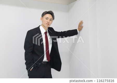 A stylish new employee 116275816