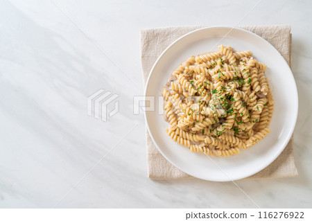 spiral pasta mushroom cream sauce 116276922