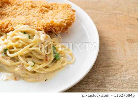 spaghetti pasta white cream sauce with fried fish 116276946