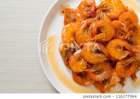 Sweet shrimps is Thai dish which cooks with fish sauce and sugar Sweet shrimps is Thai dish which cooks with fish sauce and sugar 116277064