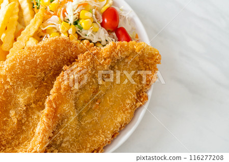 fish and chips with mini salad 116277208