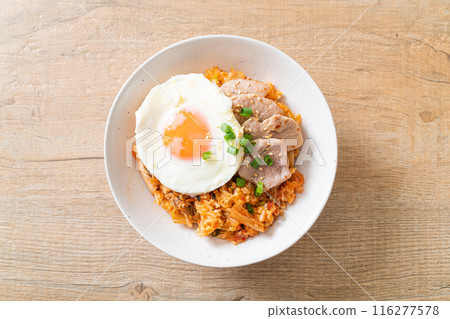 Kimchi fried rice with fried egg and pork 116277578
