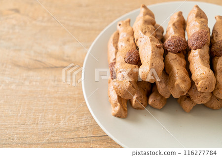 chocolate meringue stick on plate 116277784