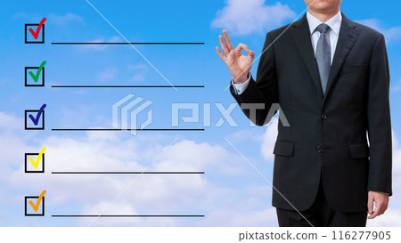 年輕商人與待辦事項清單 + OK 姿勢 116277905