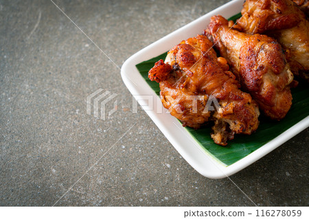 Crispy Fried Chicken with Fish Sauce 116278059