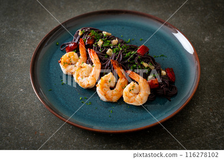 stir-fried black spaghetti with garlic and shrimps stir-fried black spaghetti with garlic and shrimps 116278102