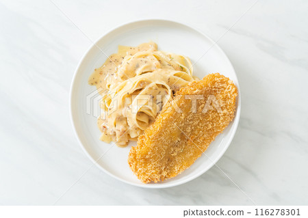 fettuccine pasta white cream sauce with fried fish 116278301