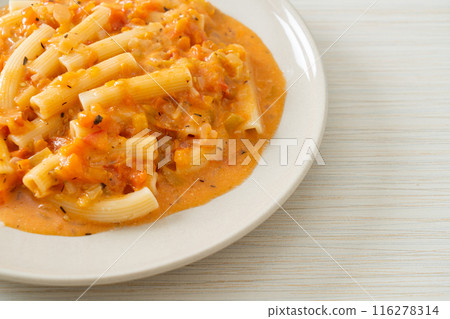 rigatoni penne pasta creamy tomato rigatoni penne pasta creamy tomato 116278314