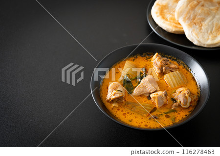 Chicken curry soup with roti 116278463