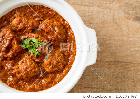 chicken tikka masala spicy curry meat food with roti or naan bread 116278468