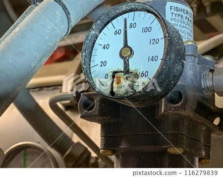 Manometer used to measure pressure. Industrial machine Manometer used to measure pressure. Industrial machine 116279839