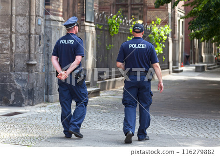 Policemen guarding the New Synagogue in Berlin 116279882