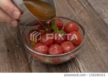 醃製櫻桃番茄 混合醃料液 醃製櫻桃番茄 混合醃料液 116280321