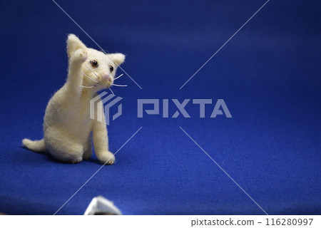 White Lucky Cat B White Lucky Cat B 116280997