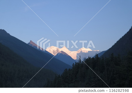 Sunrise over snowy peaks, misty mountains, and lush forests. Serene and majestic landscape. Sunrise over snowy peaks, misty mountains, and lush forests. Serene and majestic landscape. 116282598