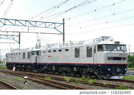 A double-unit EF510 electric locomotive parked at a depot A double-unit EF510 electric locomotive parked at a depot 116282995
