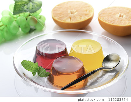 3種顏色鮮豔的果凍(草莓、柳橙、葡萄) 3種顏色鮮豔的果凍(草莓、柳橙、葡萄) 116283854