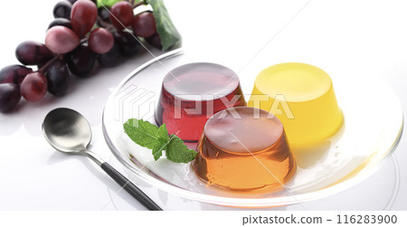 3種顏色鮮豔的果凍(草莓、柳橙、葡萄) 3種顏色鮮豔的果凍(草莓、柳橙、葡萄) 116283900